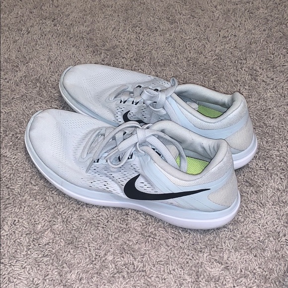 nike free white shoes